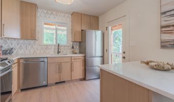 57 GARDEN Dr, Alexandria, VA 22304