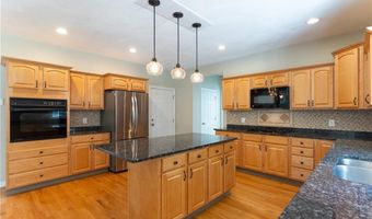 9 Elizabeth Dr, Lincoln, RI 02865