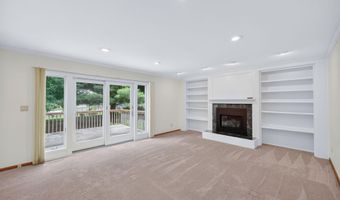 909 Idaho Ave, Ames, IA 50014