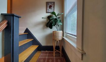 84 14th St, Bangor, ME 04401