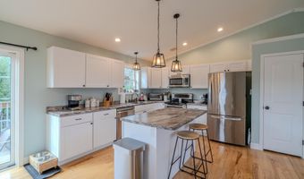 19 Magnolia Hill Rd, Bangor, ME 04401