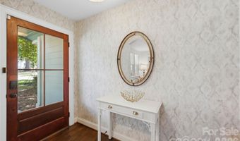 2424 Kingsbury Dr, Charlotte, NC 28205