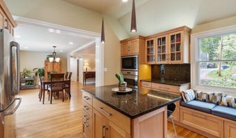 2 Doris Rd, Bedford, MA 01730