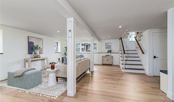 8 Kerins Ter, Newport, RI 02840