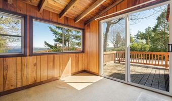 240 Black Point Rd, Alton, NH 03810