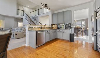 9 Lake Plumleigh Ct, Algonquin, IL 60102