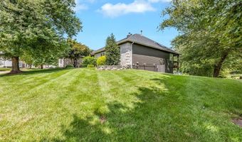 924 Forest Lake Ct, Ballwin, MO 63021
