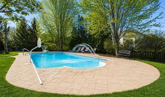 3 BLACKWOLF Ct, Algonquin, IL 60102