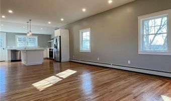 45 Trout Dr, Middletown, RI 02842