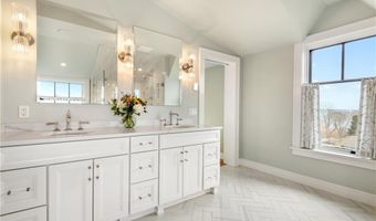 30 Walcott Ave, Jamestown, RI 02835
