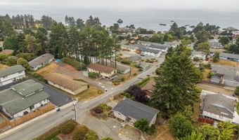 1214 Ransom Ave, Brookings, OR 97415