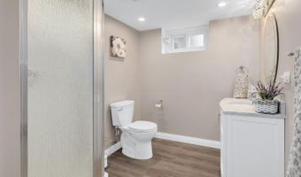 690 W Willow Gln, Addison, IL 60101