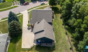 212 N Fairway Dr, Brandon, SD 57005