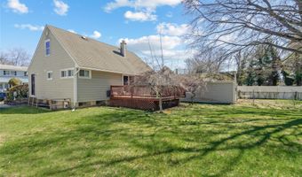 5 S Ronald Dr S, Amityville, NY 11701