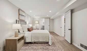 3801 LORCOM Ln N, Arlington, VA 22207