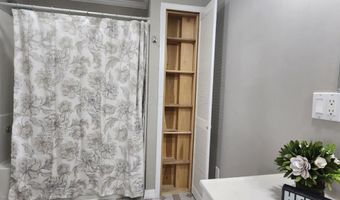 430 N Simon St, Ada, OH 45810