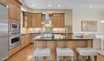 1818 POTOMAC GREENS Dr, Alexandria, VA 22314