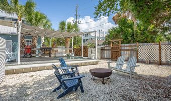 111 4th St, Apalachicola, FL 32320