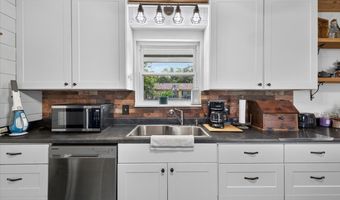 907 Denver St, Alvord, TX 76225