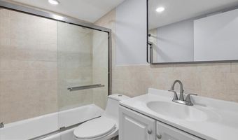 4520 KING St 601, Alexandria, VA 22302
