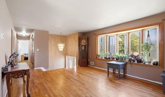 81 Elm St, Beachwood, NJ 08722
