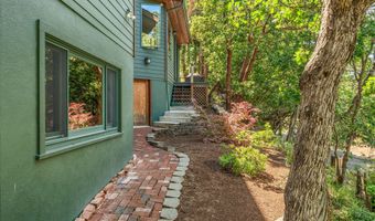 940 Pinecrest Ter, Ashland, OR 97520