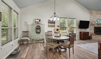 125 Rolling Hills Blvd, Alvord, TX 76225