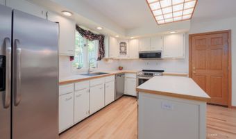 7 Robin Hill Ln, Athens, OH 45701