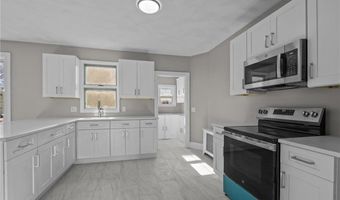 55 Walnut St, Johnston, RI 02919