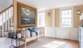 41 Elm St, Newport, RI 02840