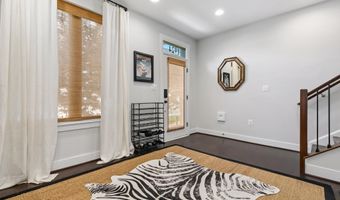 1924 CHAPMAN Ave 10, Rockville, MD 20852