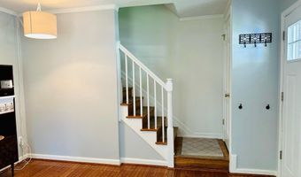 2723 FARNSWORTH Dr, Alexandria, VA 22303