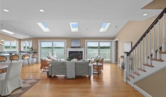99 Boyce Ave, Barrington, RI 02806