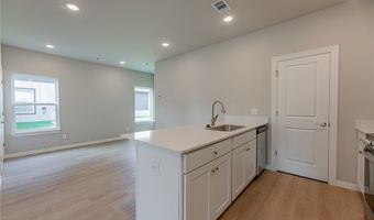 1607 SW Casuarina Dr 2, Bentonville, AR 72713