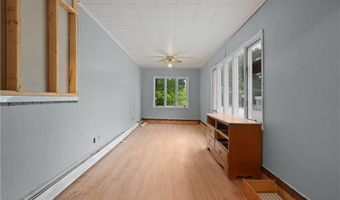 403 Commonwealth Ave, Warwick, RI 02886