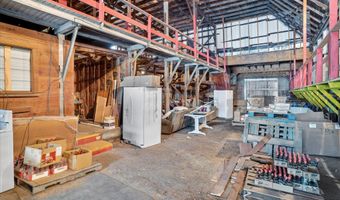 33 W Olive St, Aurora, MO 65605