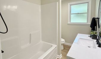 2318 E 40th St, Anderson, IN 46013