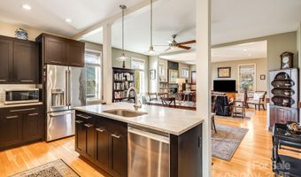 12 Pelham Rd, Asheville, NC 28803