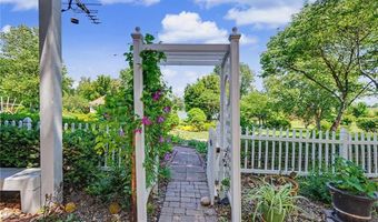618 E 1714 Rd, Baldwin City, KS 66006