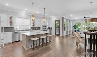 5052 Lesleewood Ct, Charlotte, NC 28226
