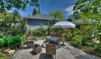 220 Narragansett Ave, Barrington, RI 02806