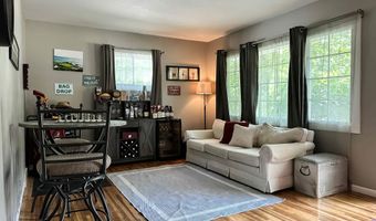 424 Hilltop Rd, Ames, IA 50014