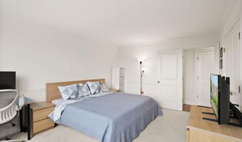 4977 BATTERY Ln 1-711, Bethesda, MD 20814