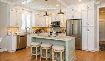 15 Castle St 9, East Greenwich, RI 02818