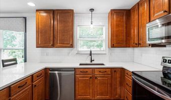 1456 Red Oak Plantation Dr, Ballwin, MO 63021