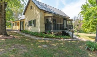 1421 Hendrix St, Altus, AR 72821