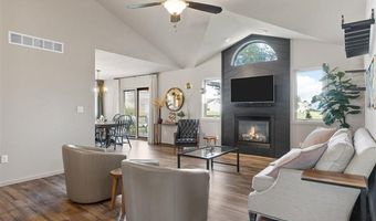 149 Country Club Ct, Anamosa, IA 52205