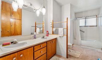 1409 Cedar St, Beresford, SD 57004