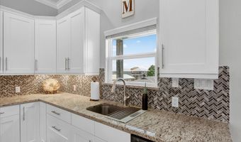 4032 Bank St, Bay St. Louis, MS 39520