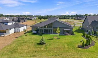 2104 Golfview Dr, Auburn, IN 46706